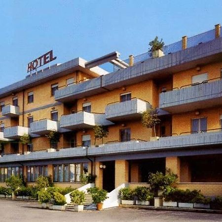 Hotel San Crispino Morrovalle Exterior foto
